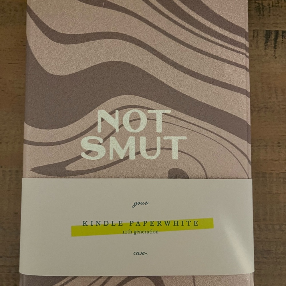 NWT Brown and Cream Kindle Paperwhite Case